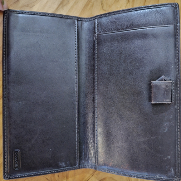 Coach Signature Wallet - Picture 4 of 8